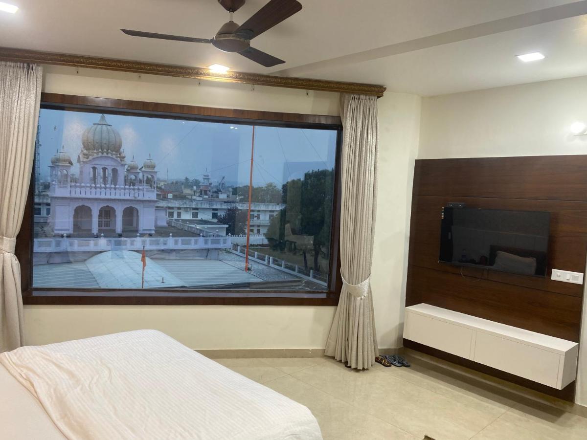 Hotel Temple View Inn Anandpur Sāhib Kültér fotó