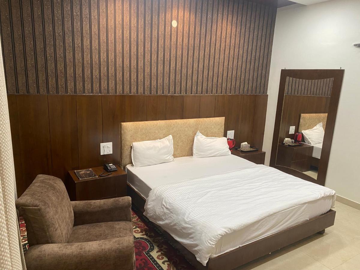 Hotel Temple View Inn Anandpur Sāhib Kültér fotó