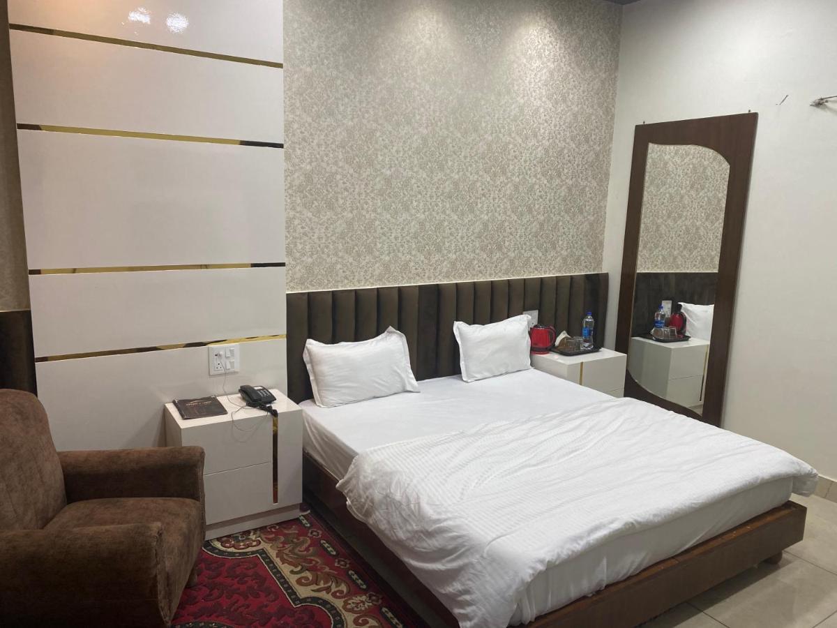 Hotel Temple View Inn Anandpur Sāhib Kültér fotó