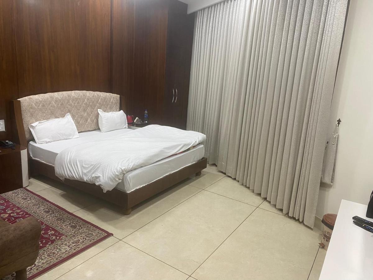 Hotel Temple View Inn Anandpur Sāhib Kültér fotó