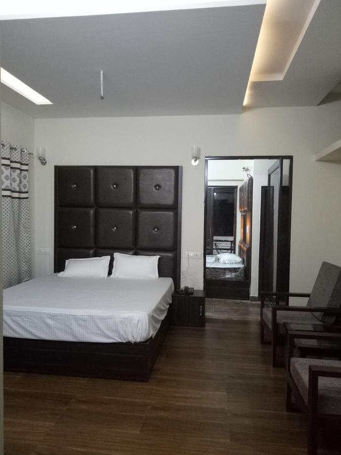 Hotel Temple View Inn Anandpur Sāhib Kültér fotó
