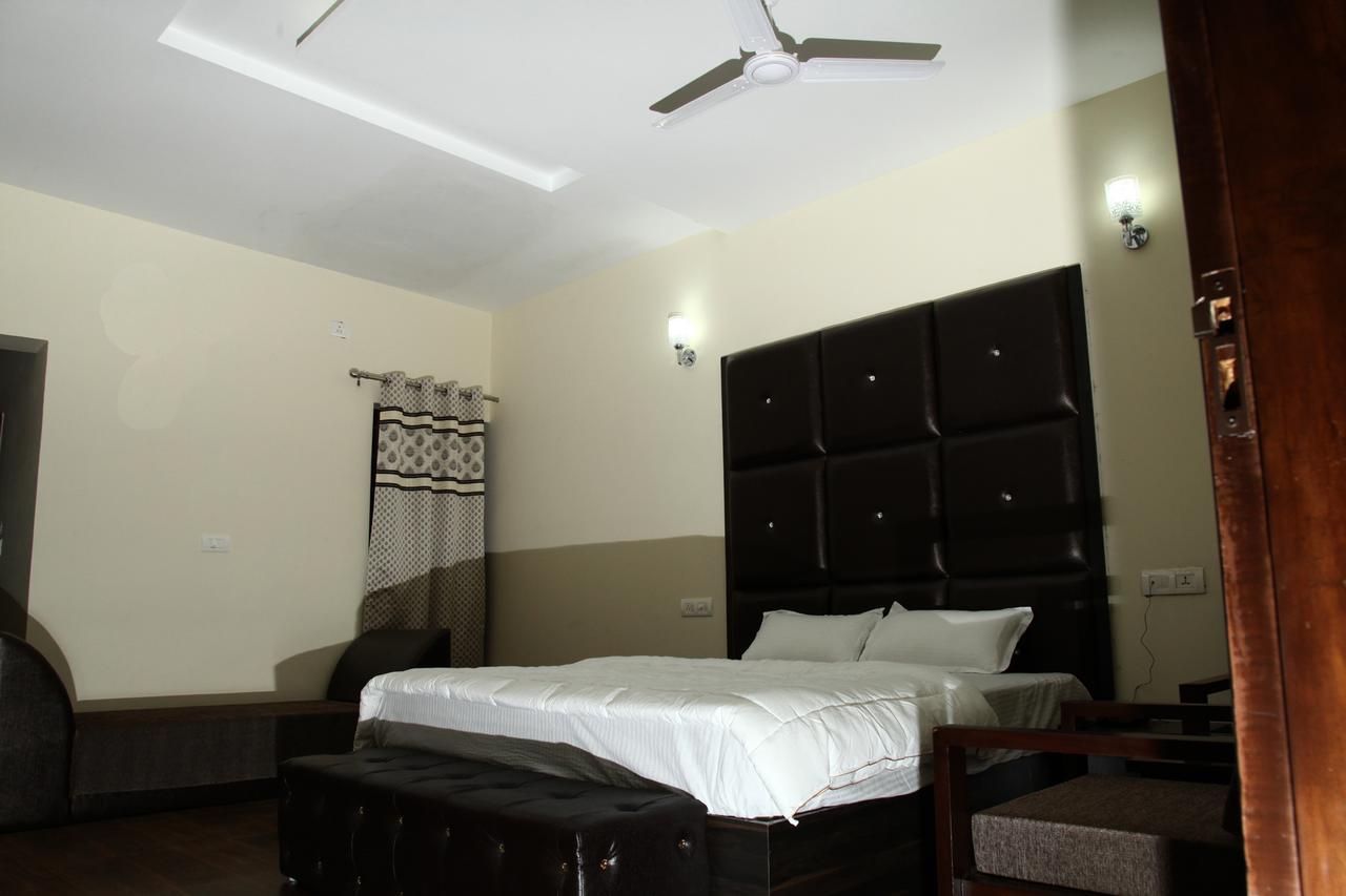 Hotel Temple View Inn Anandpur Sāhib Kültér fotó