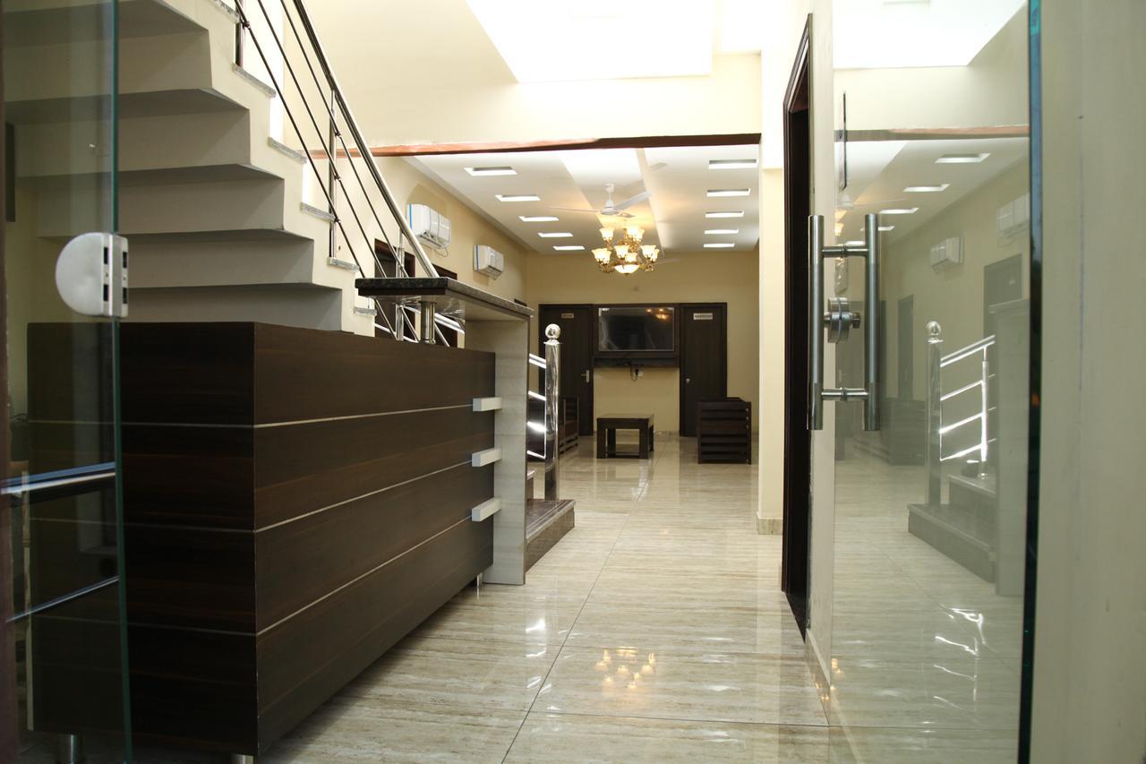 Hotel Temple View Inn Anandpur Sāhib Kültér fotó