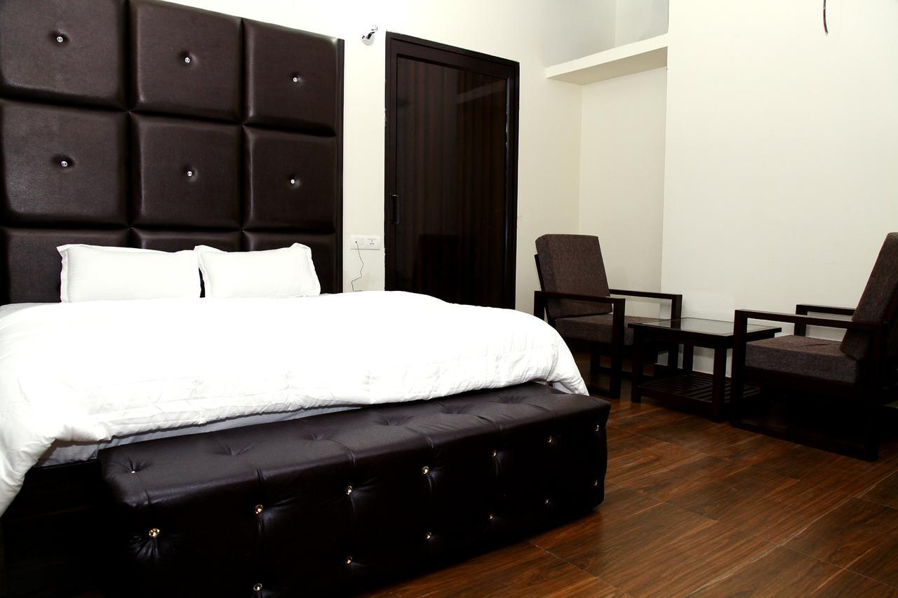 Hotel Temple View Inn Anandpur Sāhib Kültér fotó
