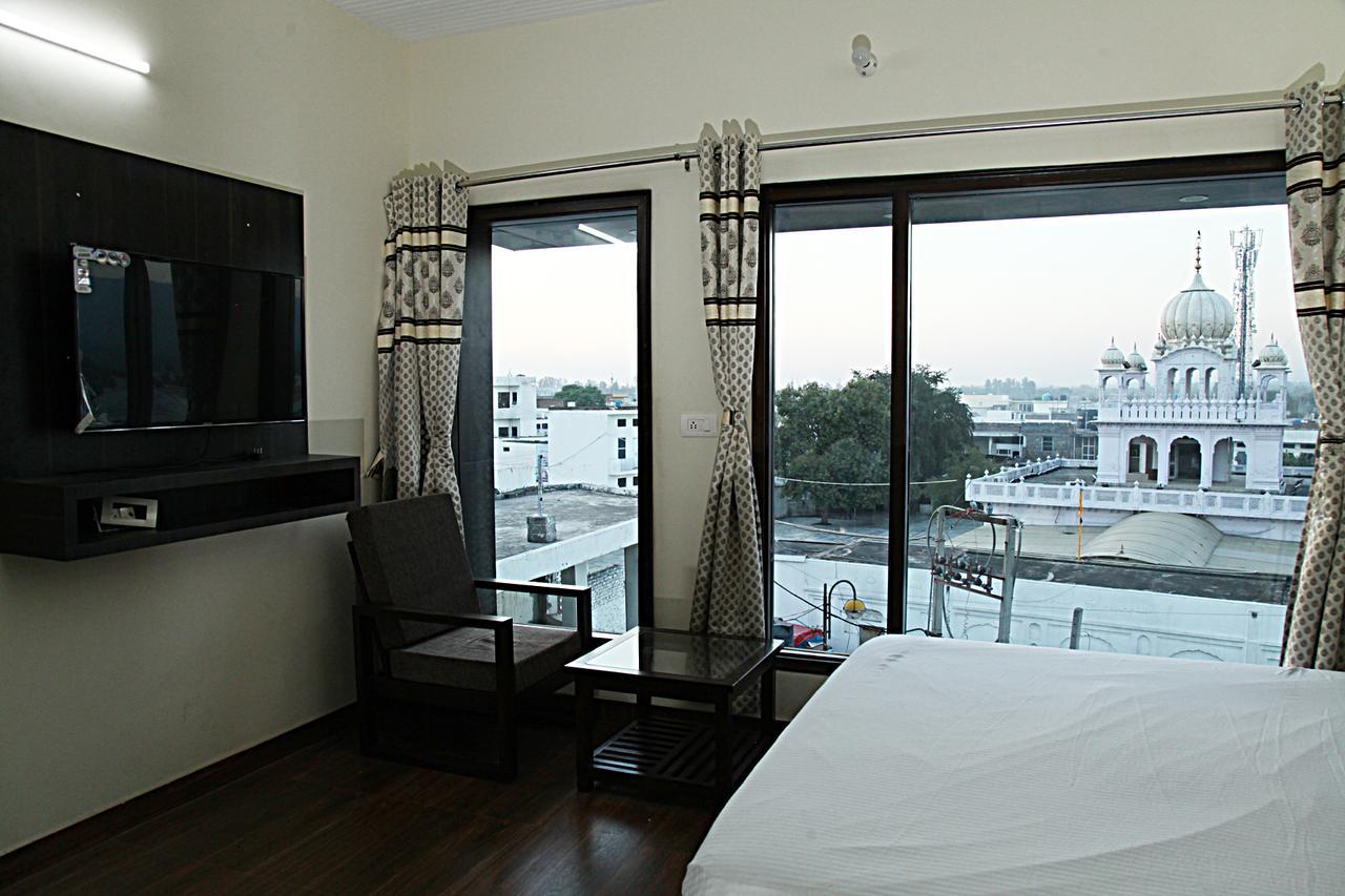 Hotel Temple View Inn Anandpur Sāhib Kültér fotó
