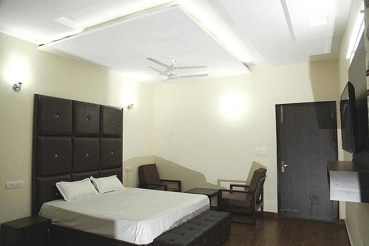 Hotel Temple View Inn Anandpur Sāhib Kültér fotó