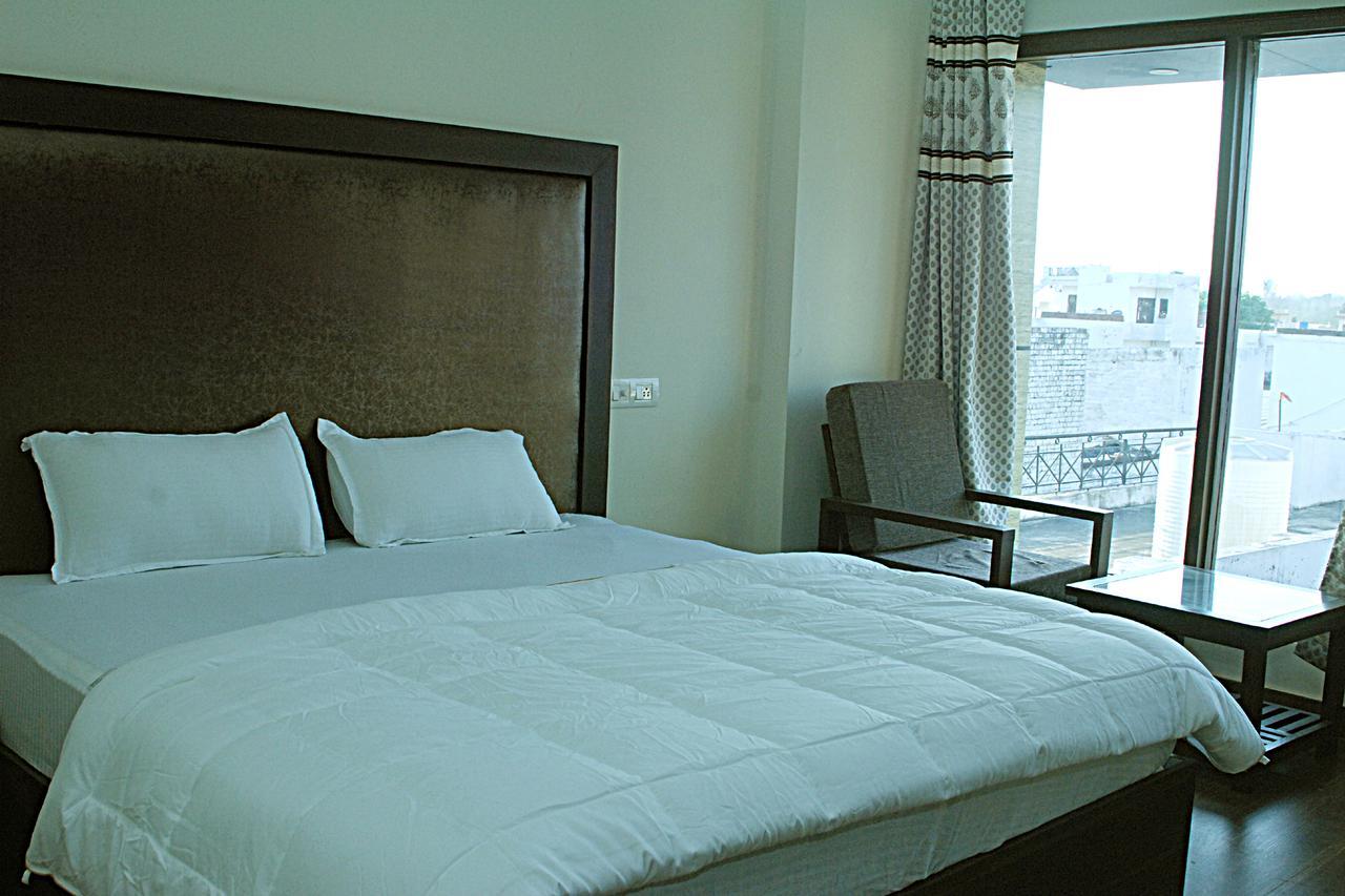 Hotel Temple View Inn Anandpur Sāhib Kültér fotó