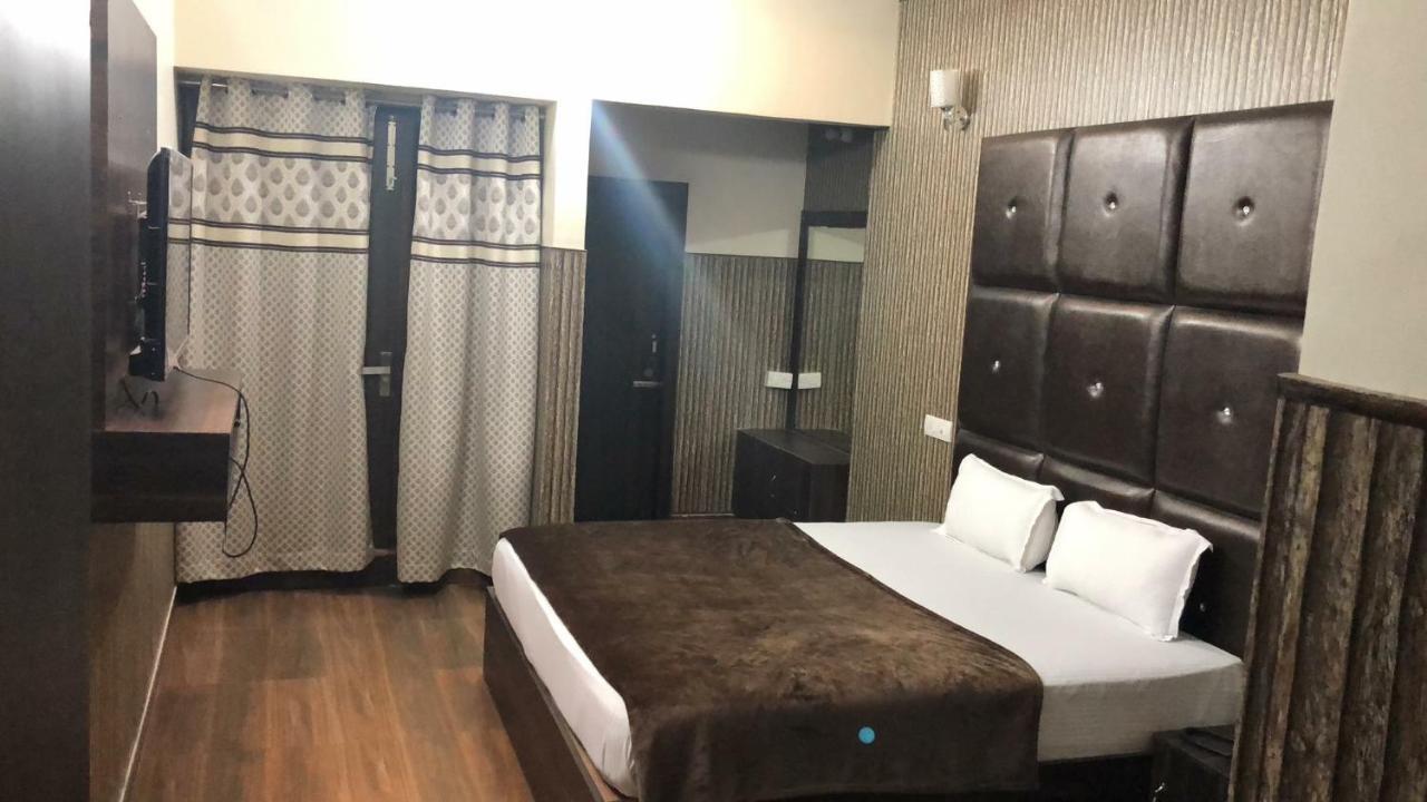 Hotel Temple View Inn Anandpur Sāhib Kültér fotó
