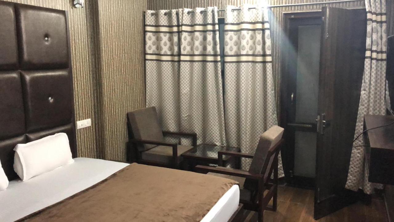 Hotel Temple View Inn Anandpur Sāhib Kültér fotó
